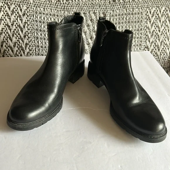 Artica Brown's Black Lug Sole Lined Chelsea Ankle Boot SZ 8 - Picture 4 of 13